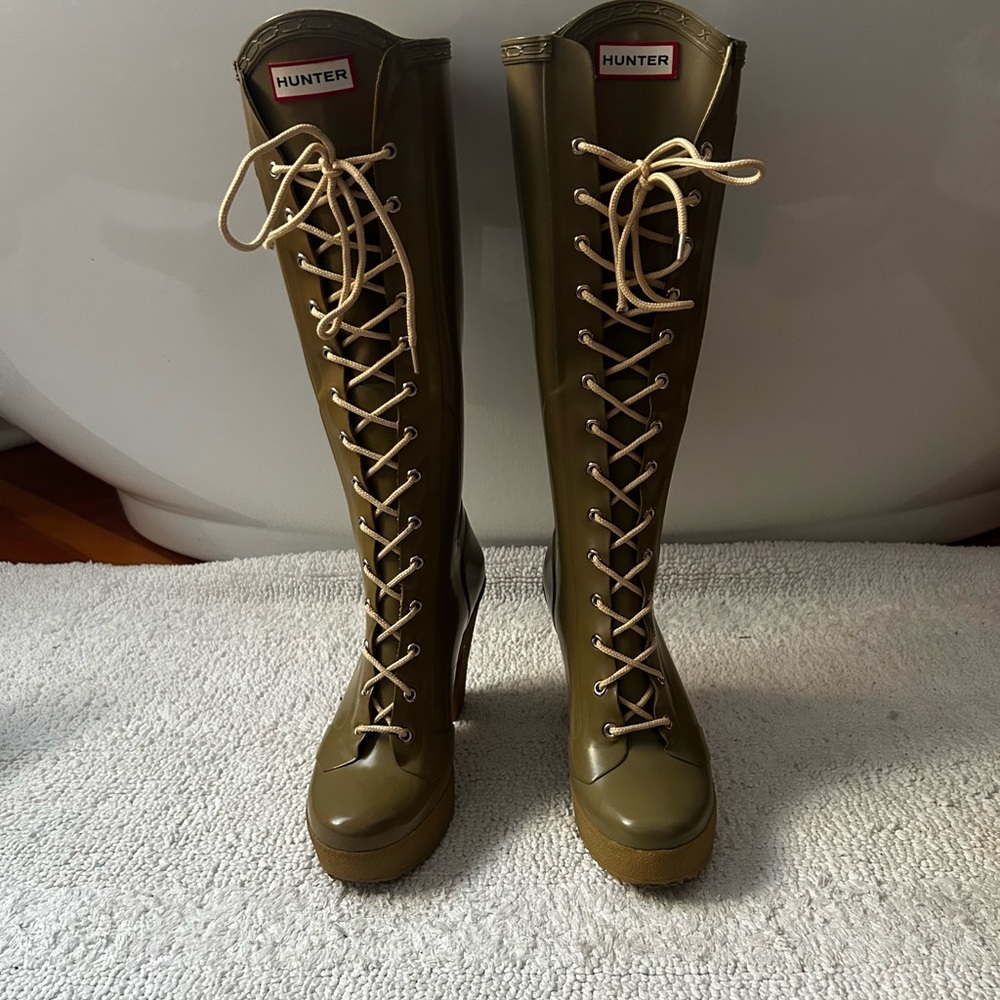Hunter Lapins, Lace-Up Light Khaki Rain Boots with High Heel